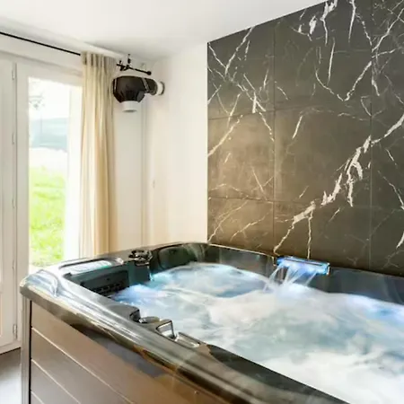 Le Chill Suite & Spa Boissy-Saint-Leger Exterior photo